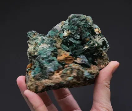 Szenicsite with Cuprian Powellite