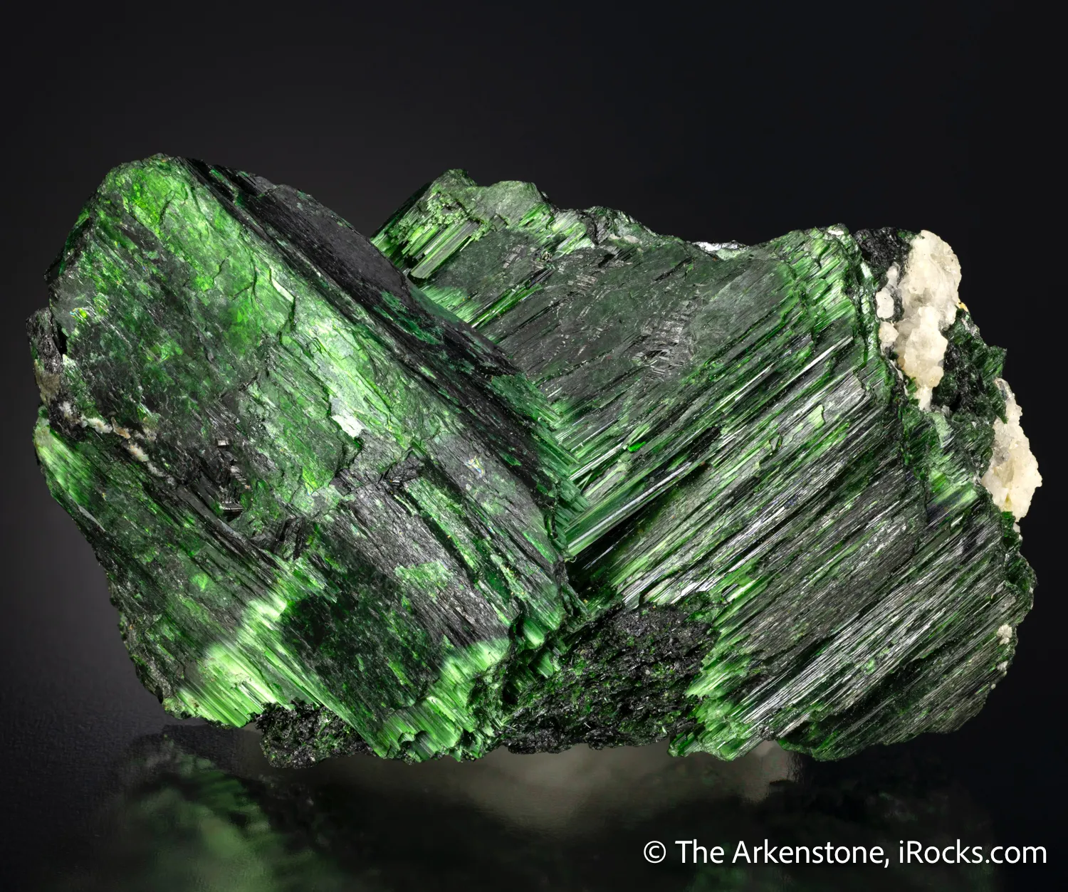 Szenicsite with Powellite (Cuprian) - image 3