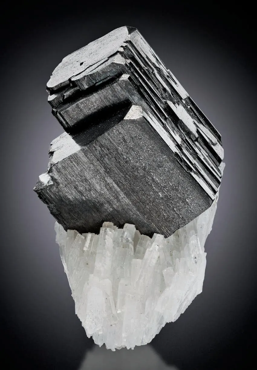 Tantalite-(Fe), Albite - image 1