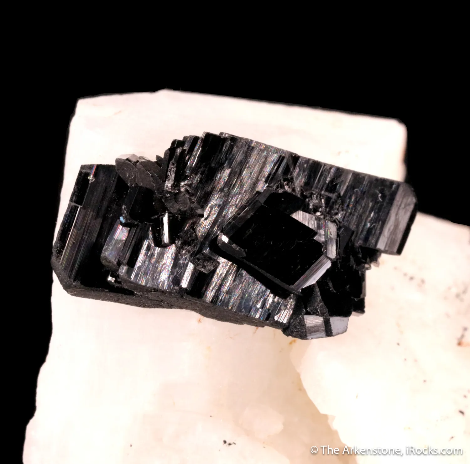 Tantalite-(Fe) on Albite - image 4