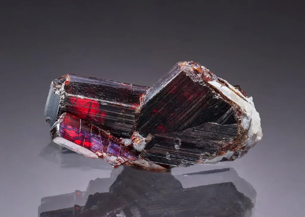 Tantalite-(Mn) image