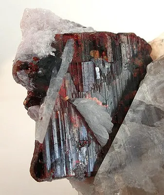 Tantalite-(Mn), Quartz - image 2