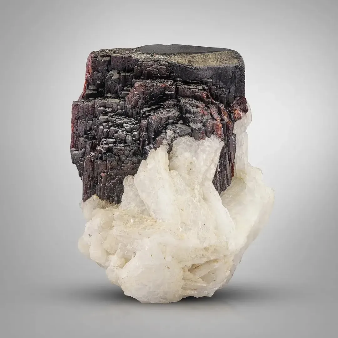 Tantalite on Cleavelandite - image 1