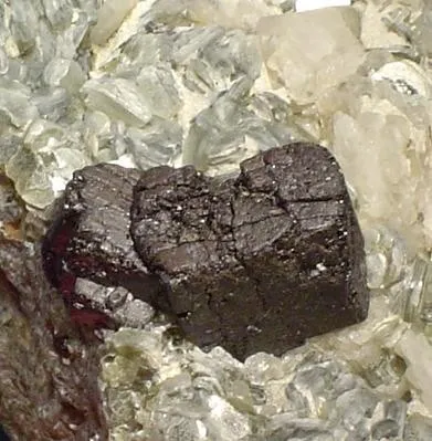 Tantalite, Quartz, Lepidolite - image 2