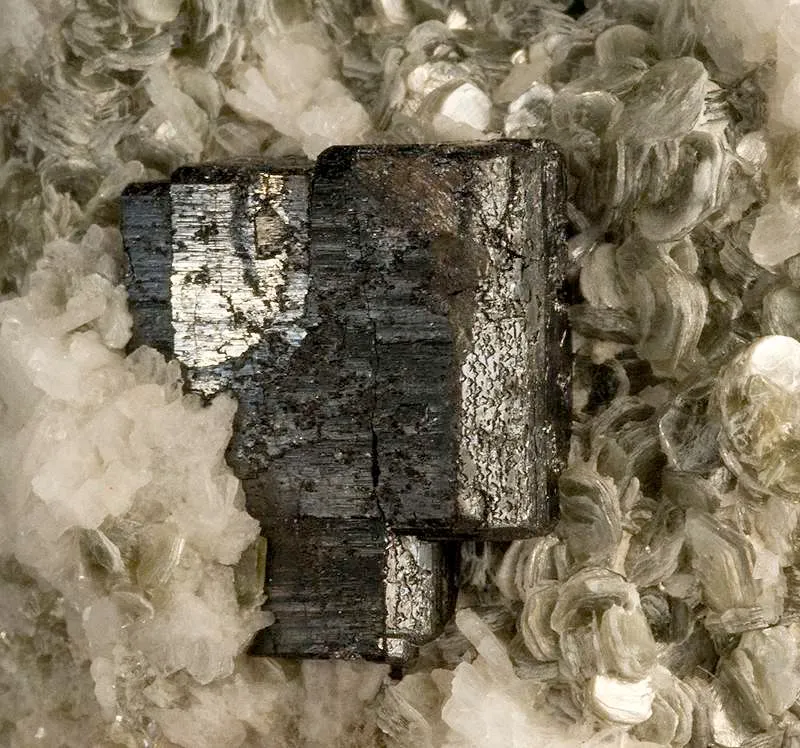 Tantalite With Morganite - image 4