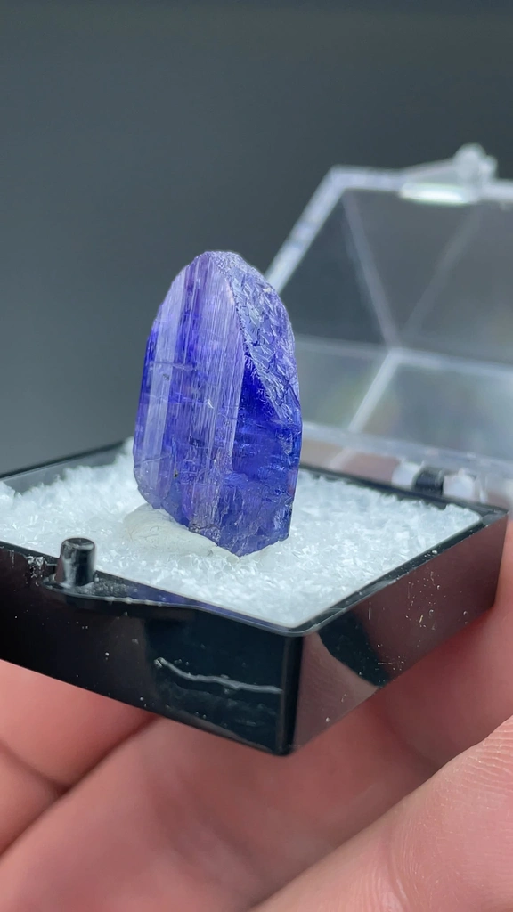 Tanzanite from Merelani Hills, Manyara Region, Tanzania - image 2