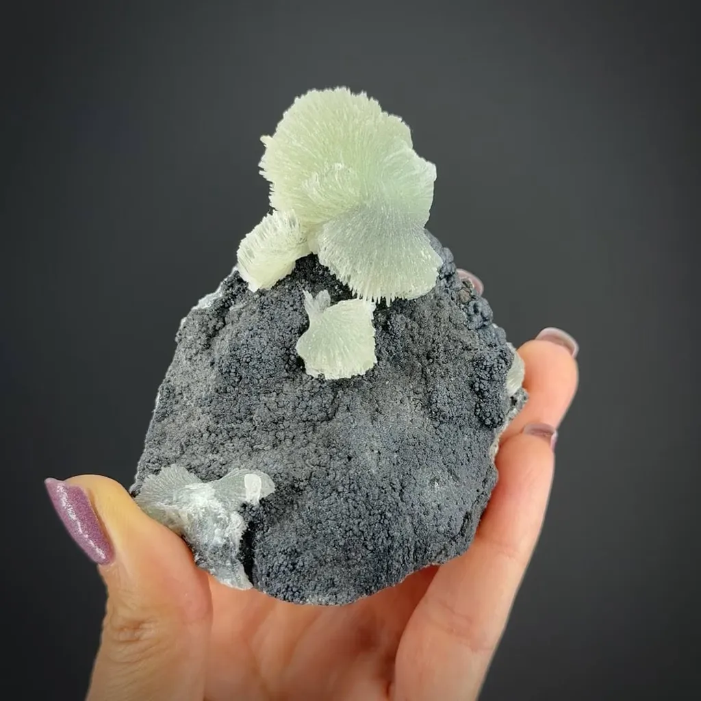 Tarbuttite on Matrix - image 2