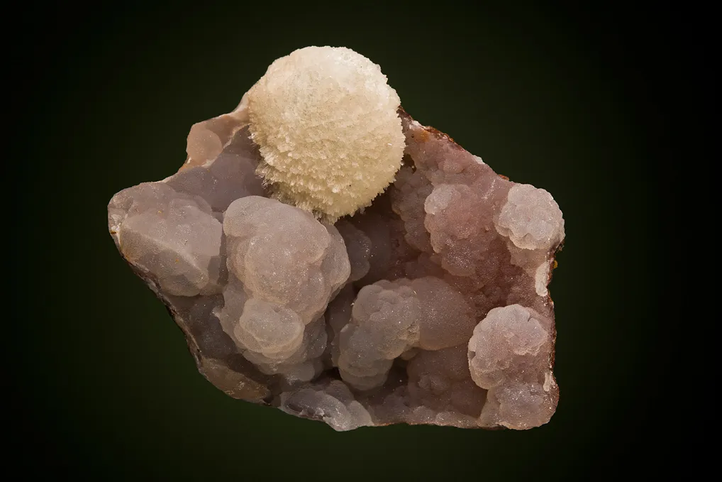 Tarbuttite on Smithsonite image