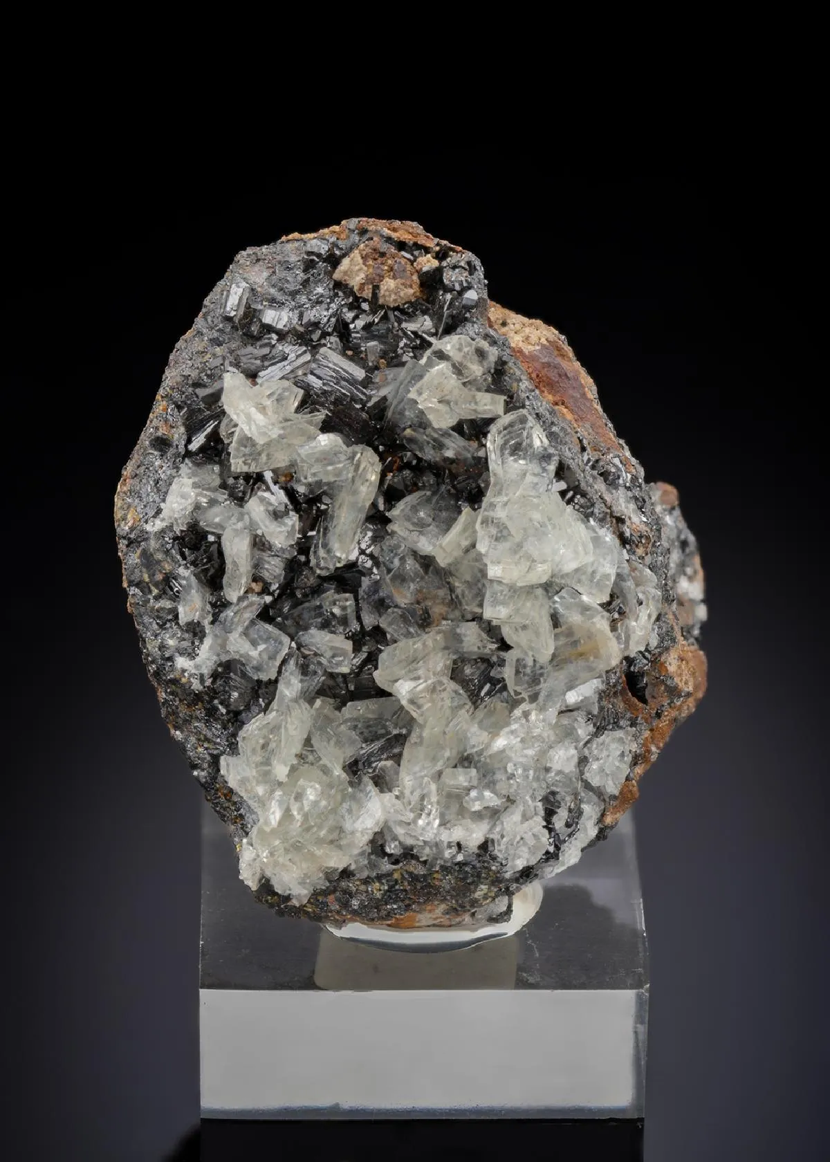 Tarbuttite on Sphalerite - image 1