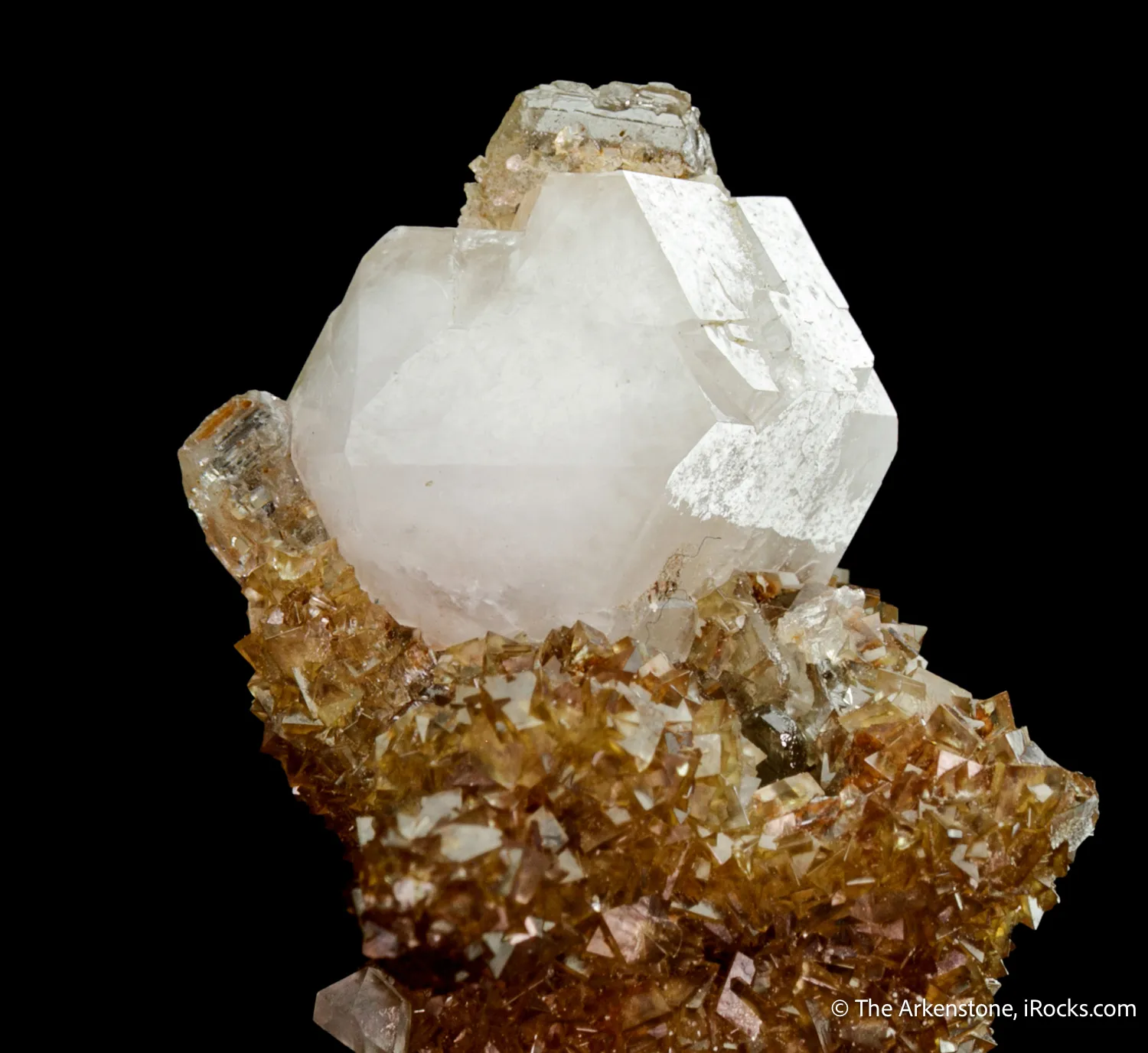 Tarnowitzite on Smithsonite, with Cerussite - image 1