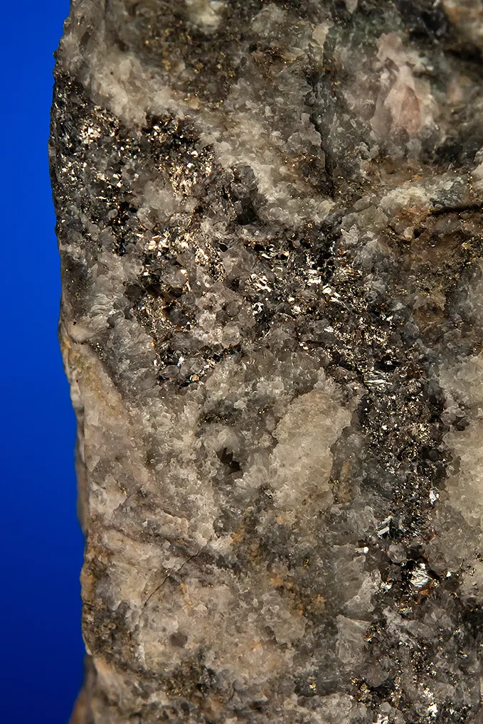 Tellurium with KRENNERITE (?) - image 2