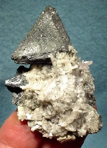 Tennantite, Quartz (Var: Milky Quartz) image