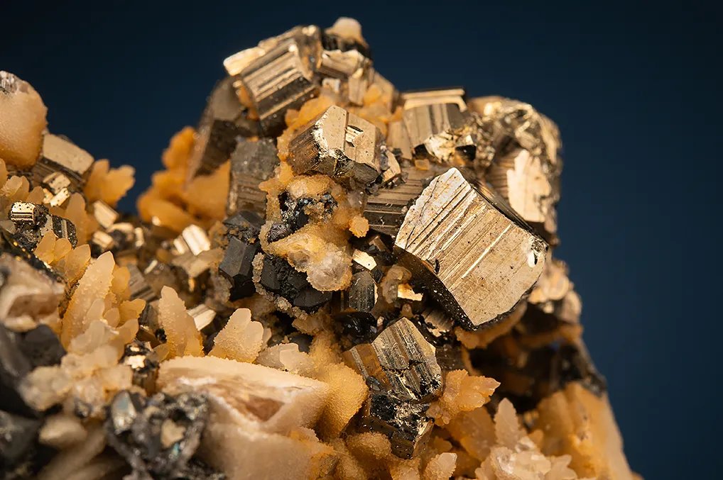 Tennantite with Chalcopyrite, Pyrite and Siderite - image 3