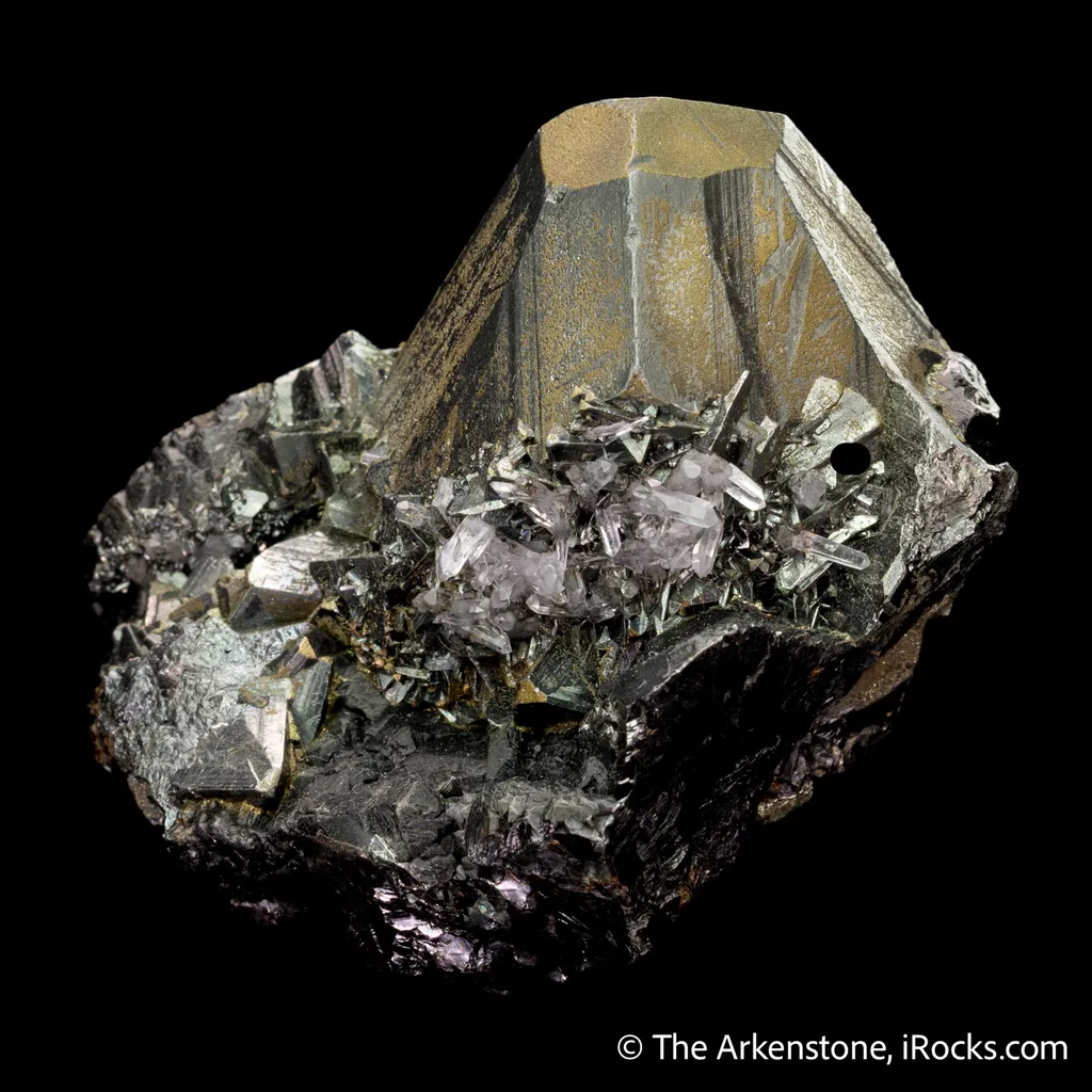 Tetrahedrite-(Fe) with Chalcopyrite on Tennantite image