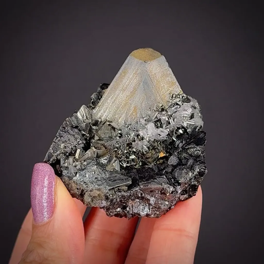Tetrahedrite-(Fe) with Chalcopyrite on Tennantite - image 2