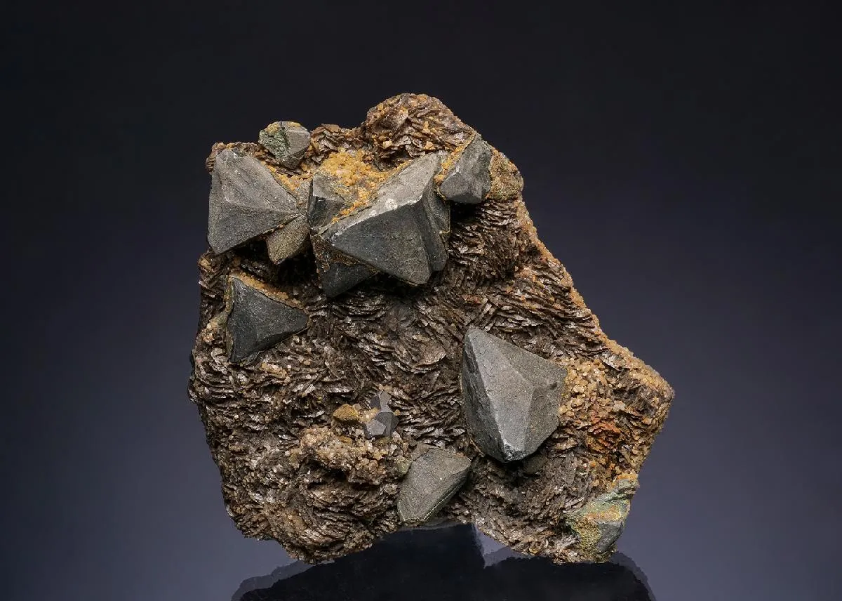 Tetrahedrite with Chalcopyrite on Siderite - image 1