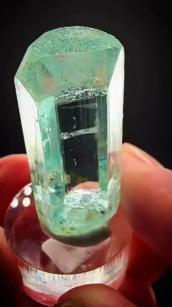 This 15.2 gram gem Aquamarine from the legendary Shigar Valley, Skardu… - image 3