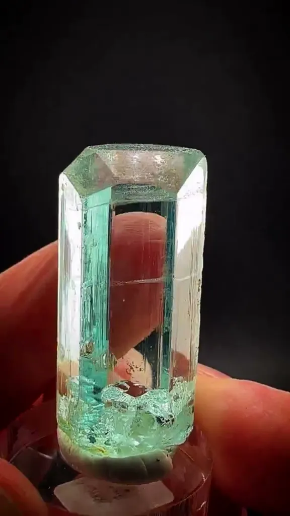 This 15.2 gram gem Aquamarine from the legendary Shigar Valley, Skardu… - image 2