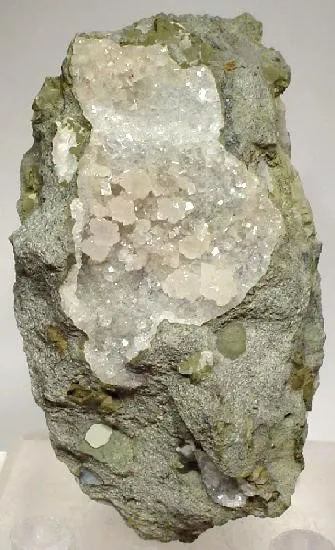 Thomsonite, Analcime image