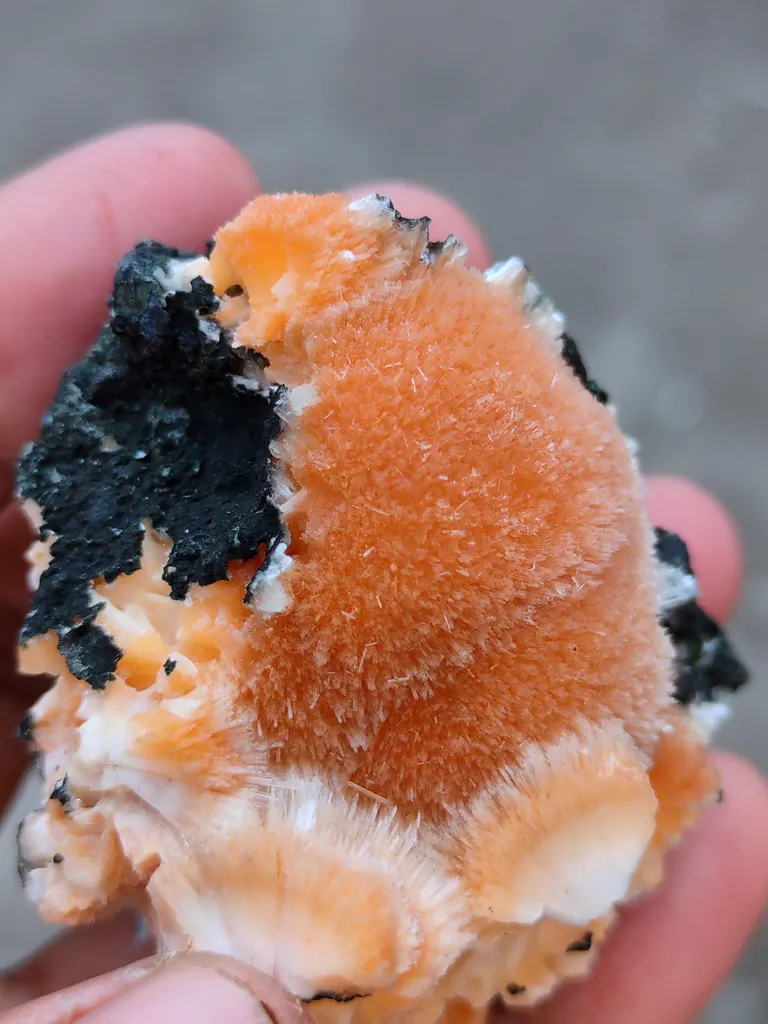 Thomsonite balls on Matrix - image 3