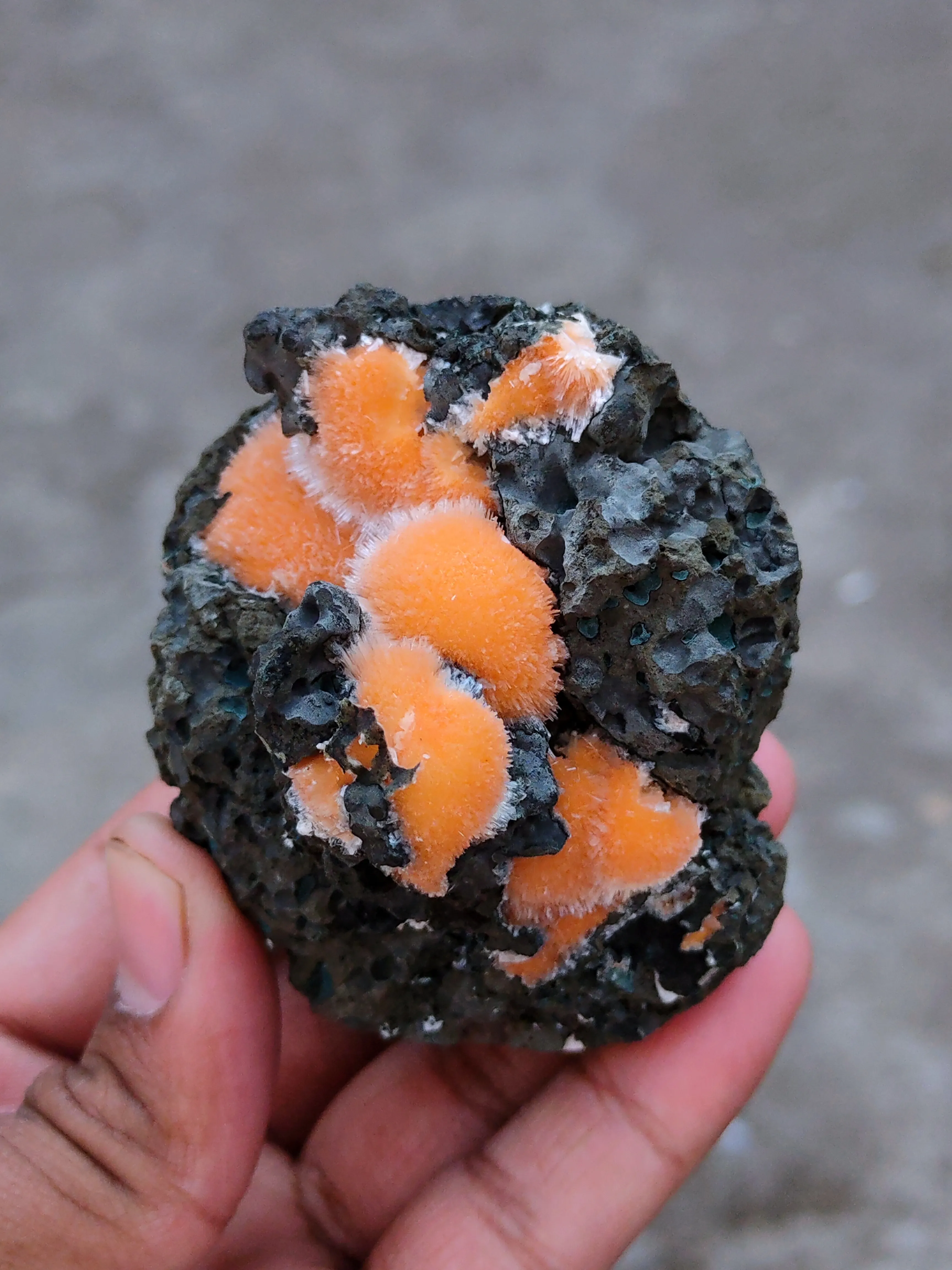 Thomsonite balls on Matrix - image 2