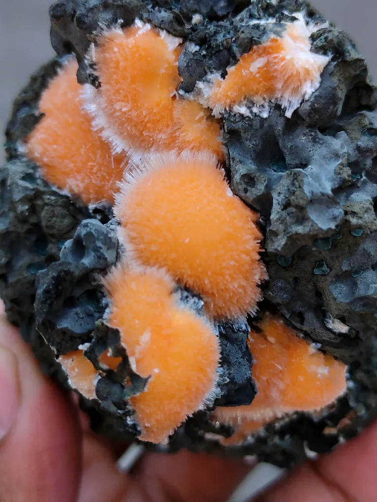 Thomsonite balls on Matrix - image 4