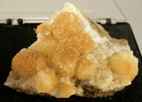 Thomsonite-Ca, Analcime image