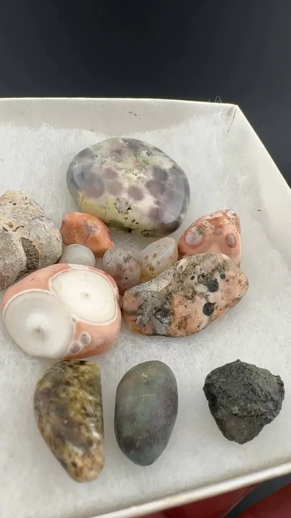 Thomsonite set image