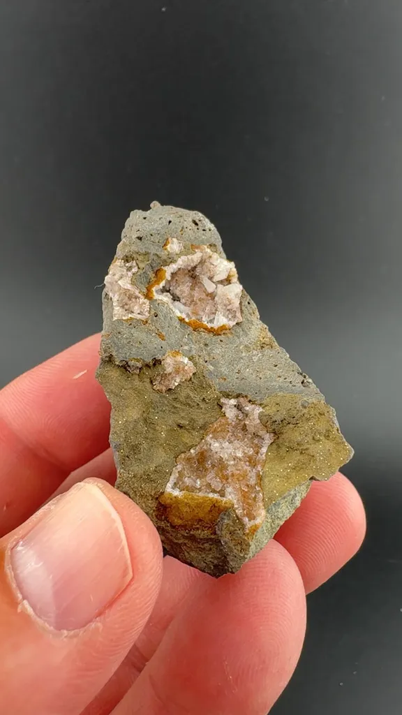 Thomsonite with Natrolite image