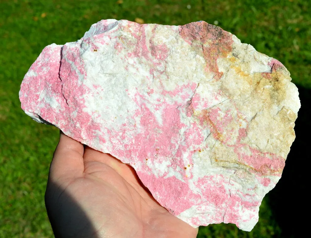 Thulite 1500 grams - Mjønes Tunnel, Åstfjorden, Snillfjord, Orkland, Trøndelag, Norway - image 5