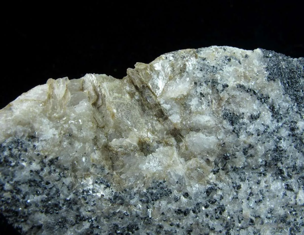 Tinzenite (Tl) in Calcite and Hematite - image 1