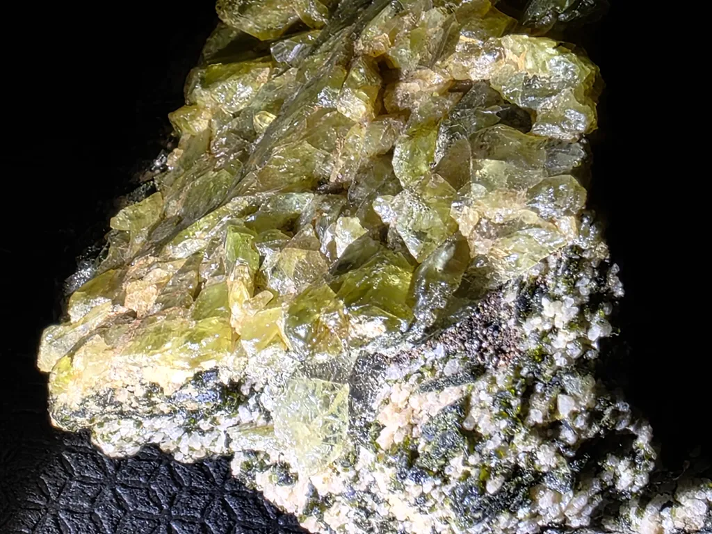 Titanite - image 2