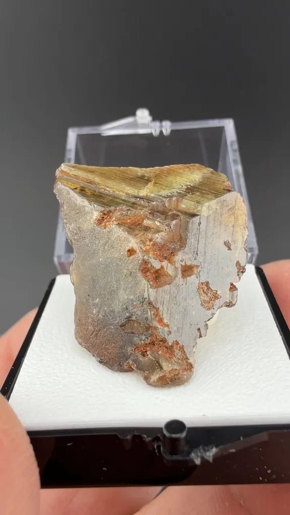 Titanite image