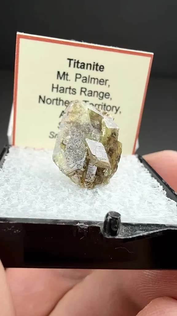 Titanite - image 2