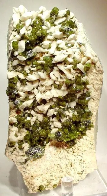 Titanite, Albite image