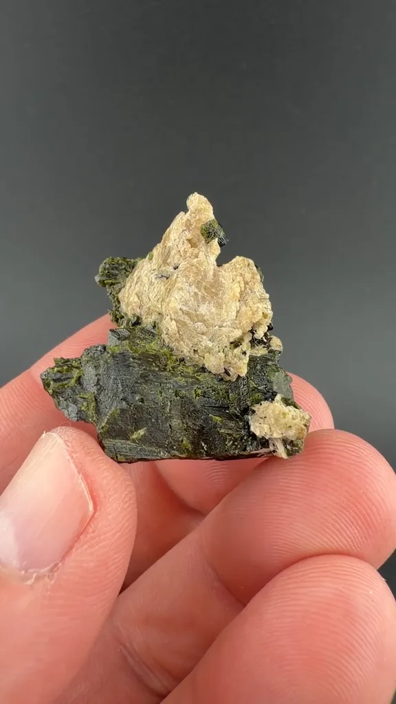 Titanite - image 2