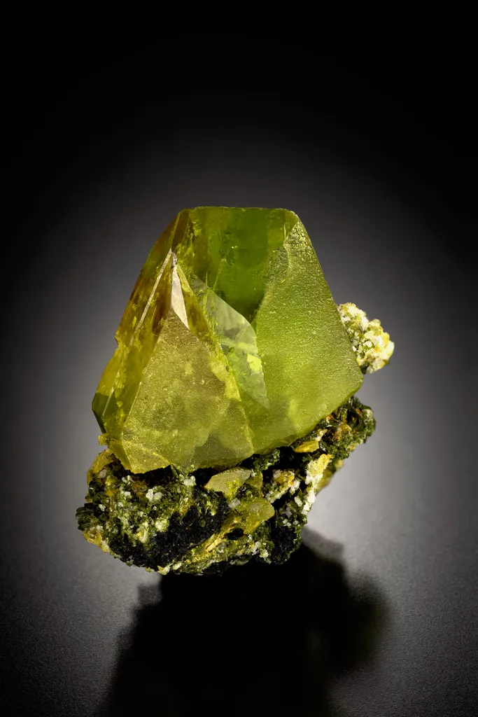 Titanite from Brazil, Minas Gerais, Capelinha image