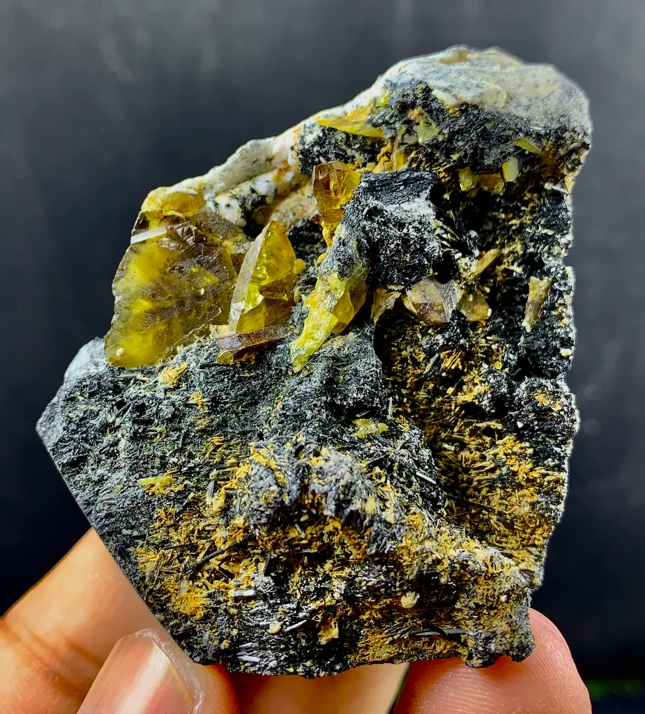 Titanite from Pakistan, Khyber Pakhtunkhwa Province, Hameed Abad Kafoor Dheri, Zagi Mountain image