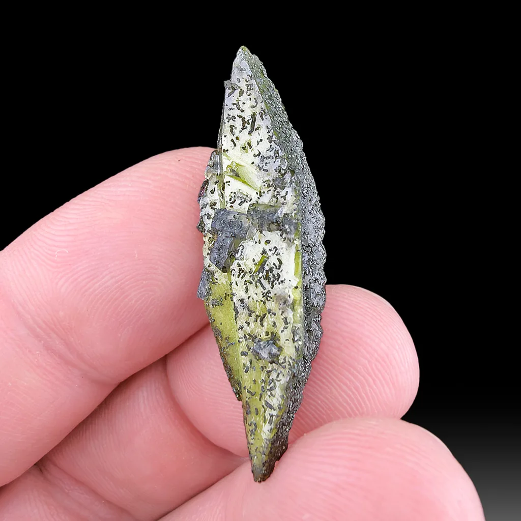 Titanite from Tormiq Valley, Haramosh Mts., Roundu District, Gilgit-Baltistan, Pakistan - image 1