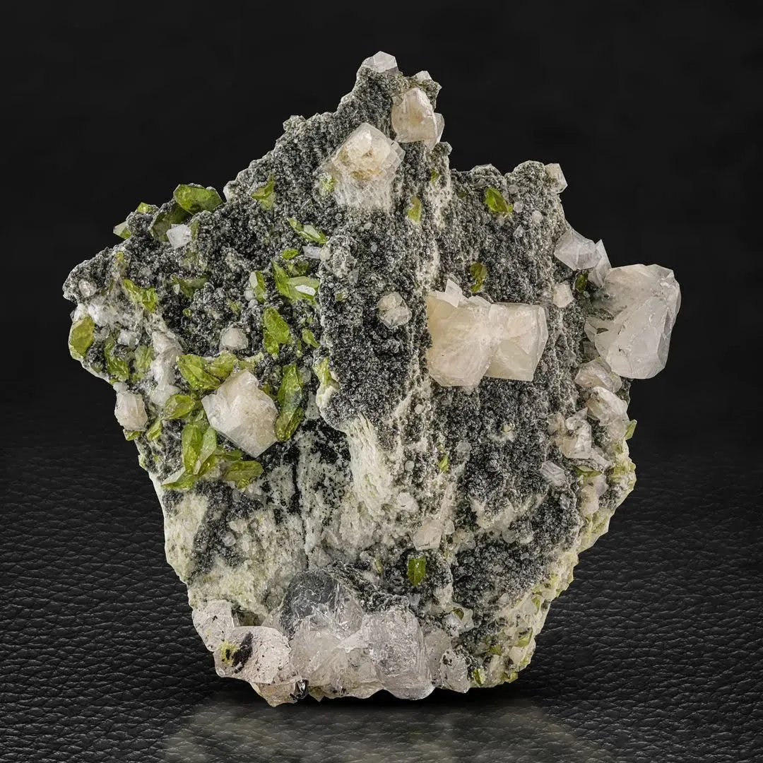Titanite on Calcite - image 1