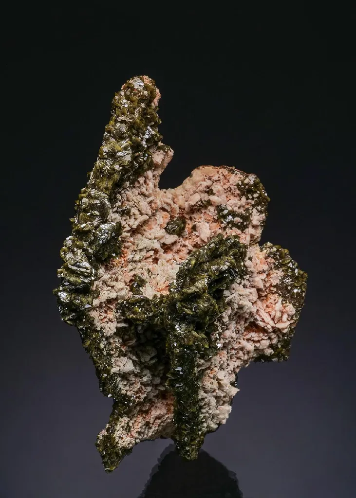 Titanite on Feldspar epimorph image