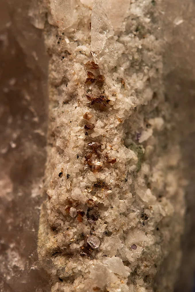 Titanite on Quartz - image 2