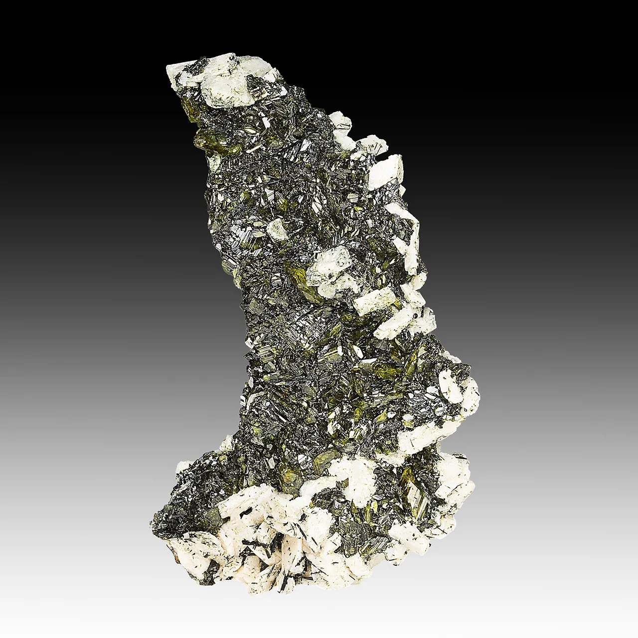 Titanite on Rutile after Ilmenite - image 1