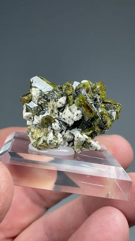 Titanite on Rutile after Ilmenite with Microcline - image 2