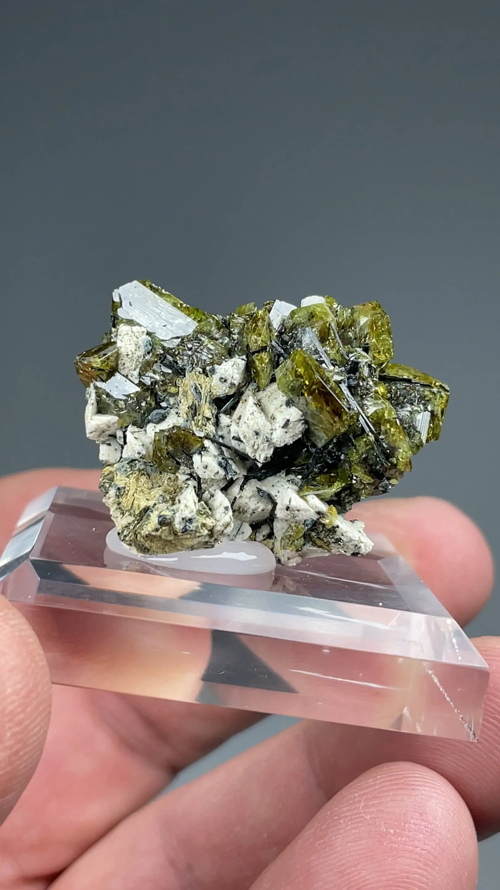 Titanite on Rutile after Ilmenite with Microcline - image 2