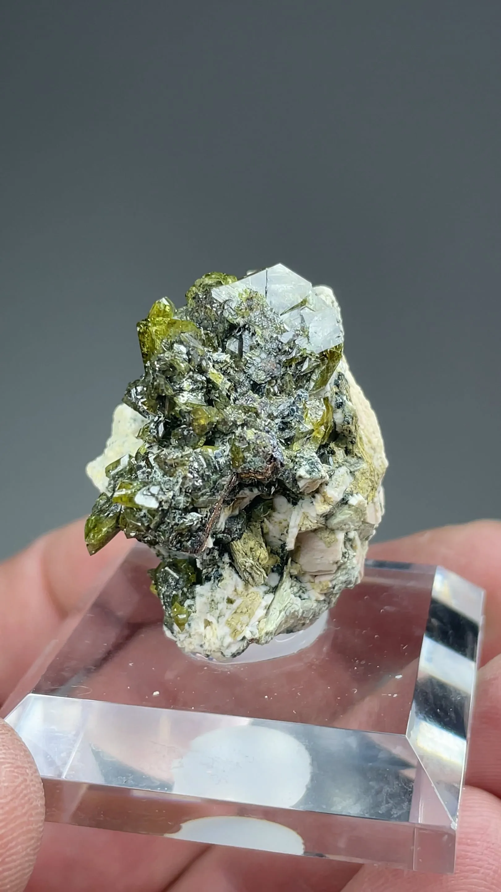 Titanite on Rutile after Ilmenite with Microcline - image 2