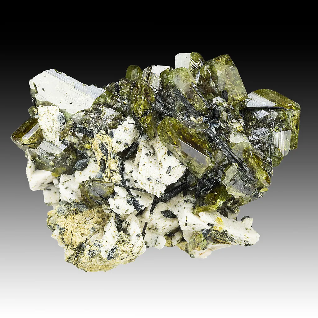 Titanite on Rutile after Ilmenite with Microcline image