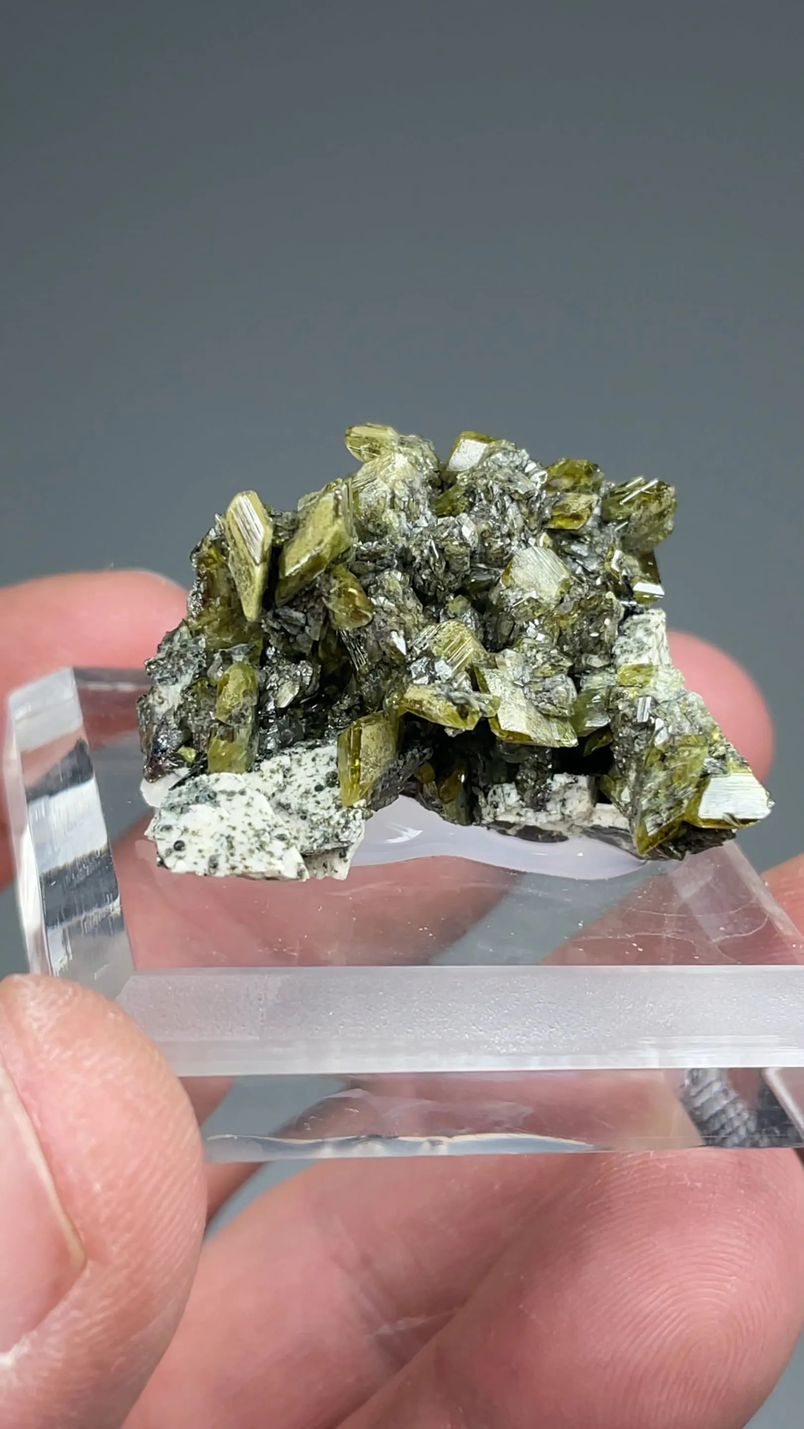 Titanite on Rutile after Ilmenite with Microcline - image 2