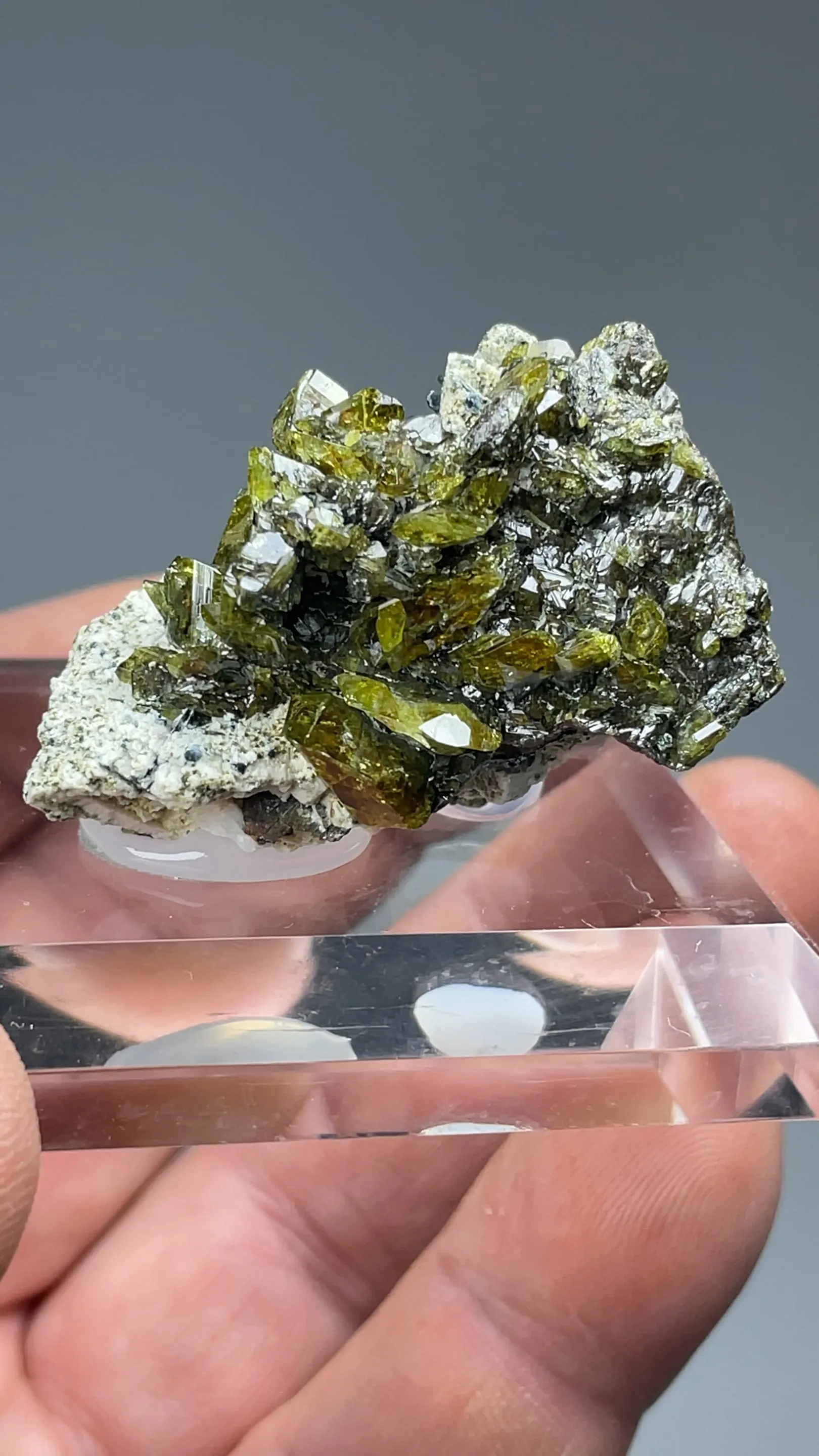 Titanite on Rutile after Ilmenite with Microcline - image 2