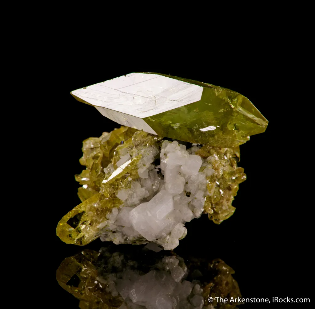Titanite (twin) with Albite - image 3